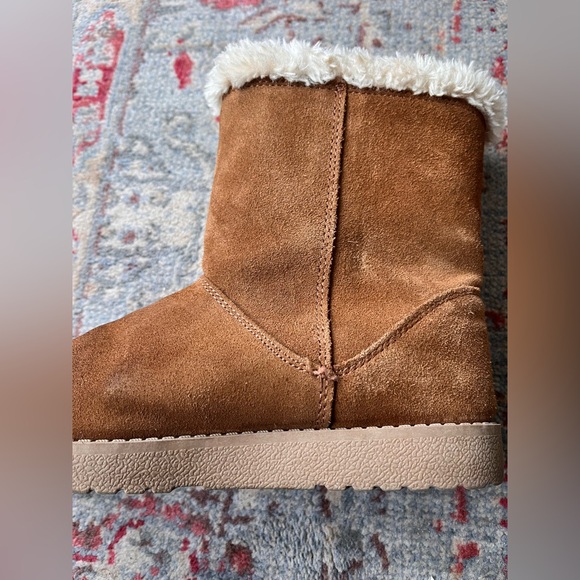 Target Brown Cozy Boots with Cream Fur - Picture 6 of 10